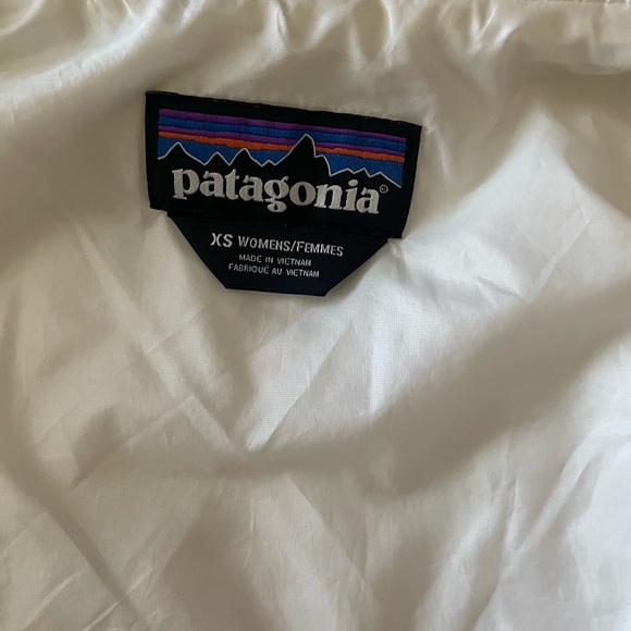 Patagonia Women's Cream Quilted Vest - Picture 9 of 11